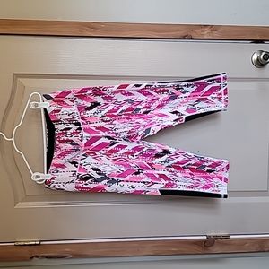 Knockout by Victoria's secret crop capri leggings small